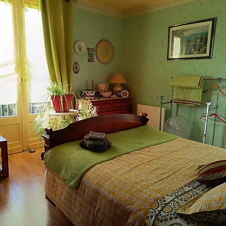 D'hotes Chez Nous Bed & Breakfast *