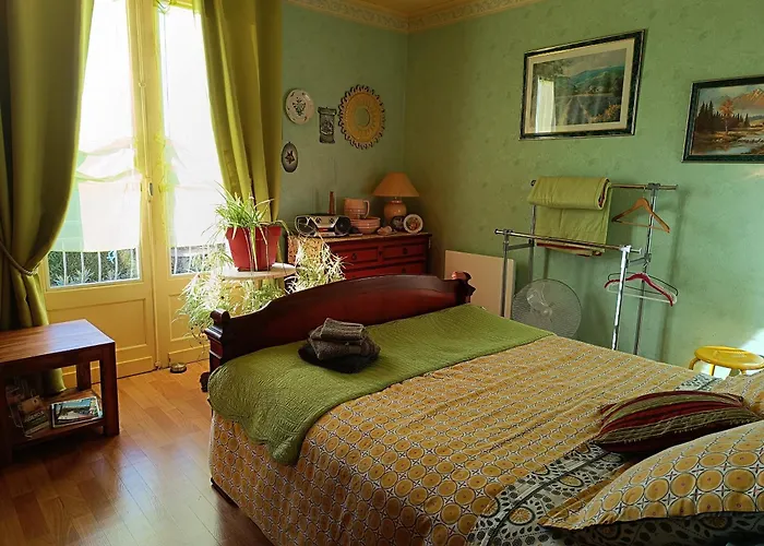 D'hotes Chez Nous Bed & Breakfast *