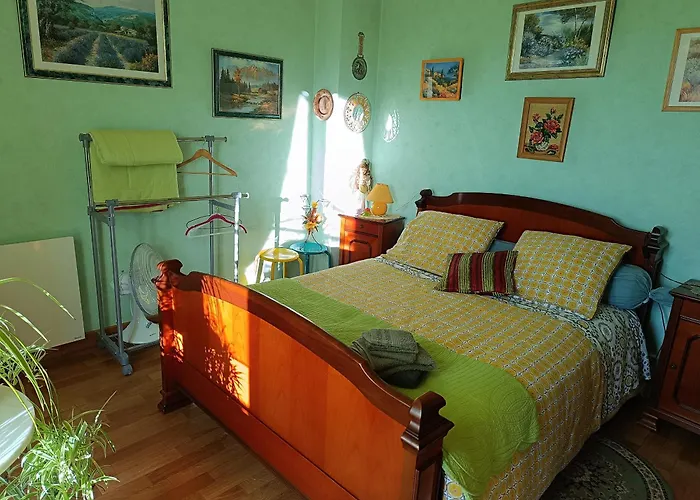D'hotes Chez Nous * Nantheuil